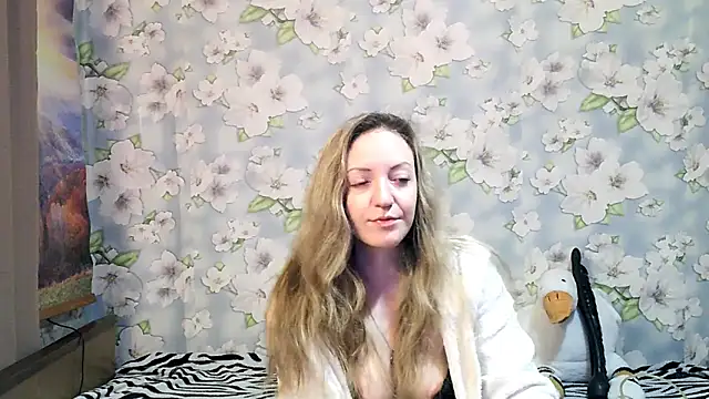 KattyLuuu online show from 10.10.25