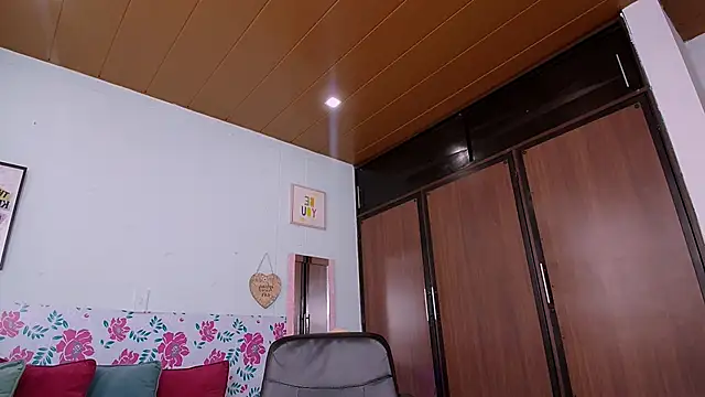 GabbyHills online show from 12.23.24