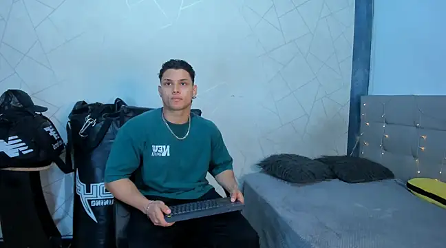 Snapshot of jeicob_gagnon chatting on 12.24.24 jeicob gagnon online show from 12.24.24