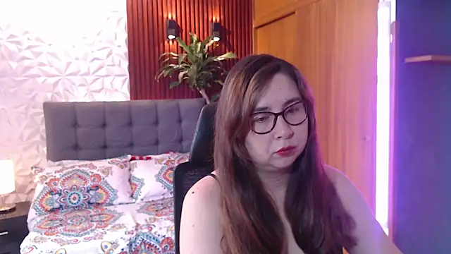 chloe prg online show from 02.17.25