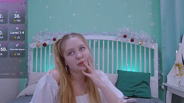 Snapshot of Ellie_Wellie chatting on 12.25.24 Ellie Wellie online show from 12.25.24