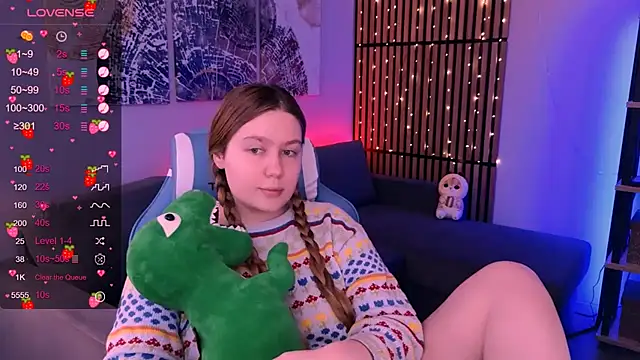 Snapshot of Ellie_Wellie chatting on 10.26.25 Ellie Wellie online show from 10.26.25