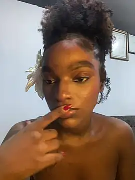 Snapshot of Zizi-campbel chatting on 02.13.25 Zizi-campbel online show from 02.13.25