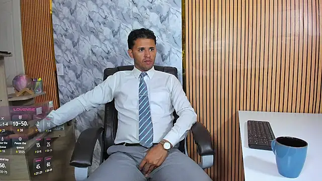 Hideintheoffice online show from 03.25.26