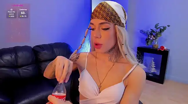 Snapshot of Camillesanto chatting on 01.02.25 Camillesanto online show from 01.02.25