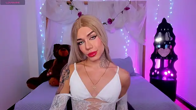 Snapshot of Camillesanto chatting on 02.01.25 Camillesanto online show from 02.01.25