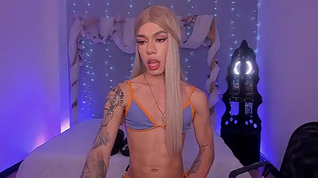 Snapshot of Camillesanto chatting on 03.18.25 Camillesanto online show from 03.18.25