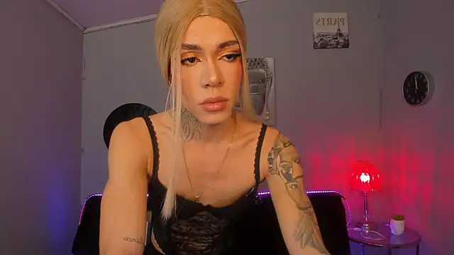 Snapshot of Camillesanto chatting on 03.18.25 Camillesanto online show from 03.18.25