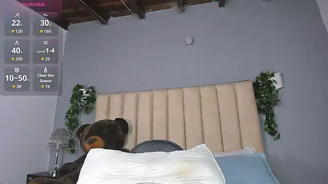 Snapshot of Camillesanto chatting on 10.09.25 Camillesanto online show from 10.09.25