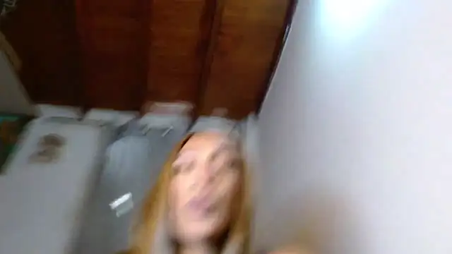 Snapshot of Dannacamilsaenz chatting on 12.03.25 Dannacamilsaenz online show from 12.03.25