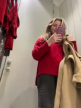 Snapshot of MayaMystic chatting on 12.21.24 MayaMystic online show from 12.21.24