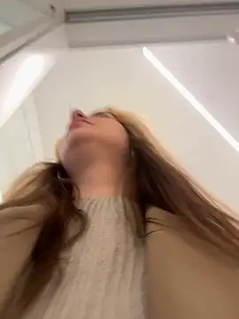 Snapshot of MayaMystic chatting on 03.08.25 MayaMystic online show from 03.08.25