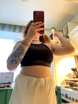 Snapshot of MayaMystic chatting on 10.29.25 MayaMystic online show from 10.29.25