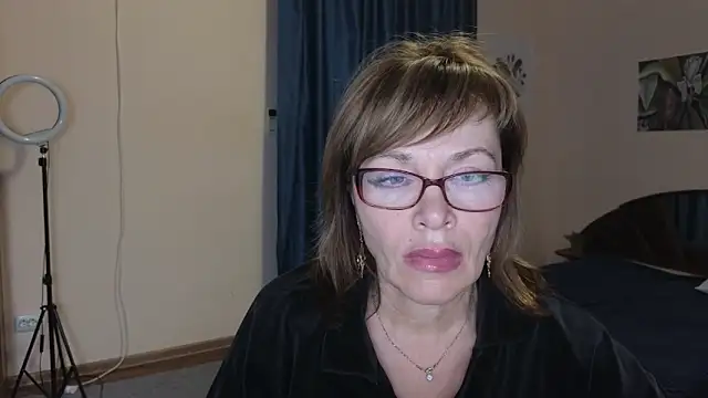 Miss Moren online show from 11.17.25