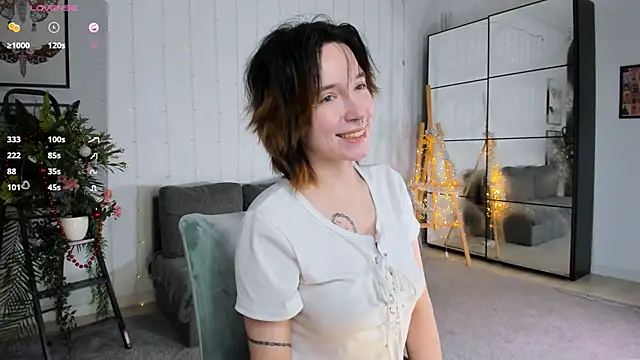 Snapshot of lilithlunna chatting on 12.27.24 lilithlunna online show from 12.27.24