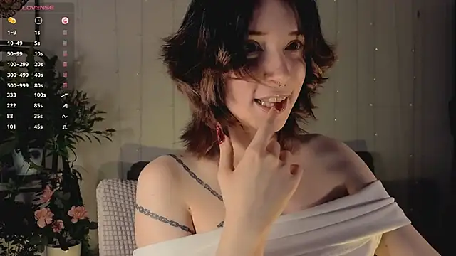 Snapshot of lilithlunna chatting on 03.08.25 lilithlunna online show from 03.08.25