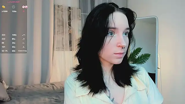 Snapshot of lilithlunna chatting on 11.13.25 lilithlunna online show from 11.13.25