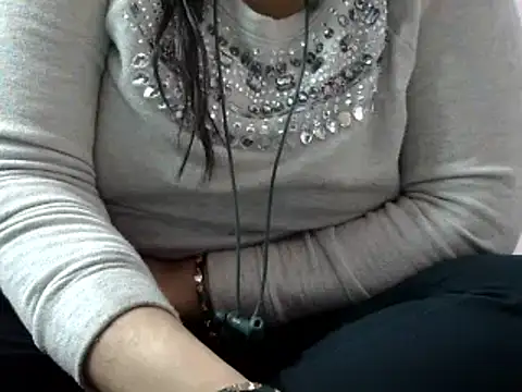 Housewife12 online show from 01.24.25