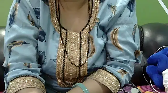 Housewife12 online show from 03.22.25