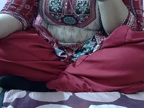 Housewife12 online show from 12.19.25