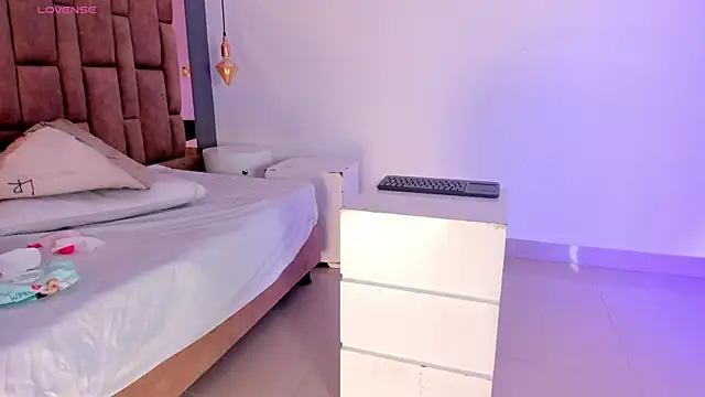 victoriaroyce1 online show from 03.31.26