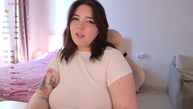 Snapshot of YumiYammy chatting on 06.30.26 YumiYammy online show from 06.30.26
