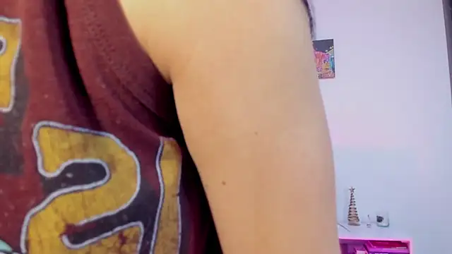 Snapshot of Sara_Leblanc chatting on 12.28.24 Sara Leblanc online show from 12.28.24