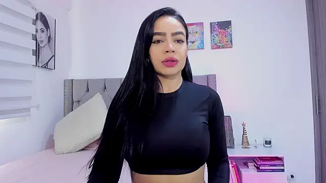 Snapshot of Sara_Leblanc chatting on 12.30.24 Sara Leblanc online show from 12.30.24