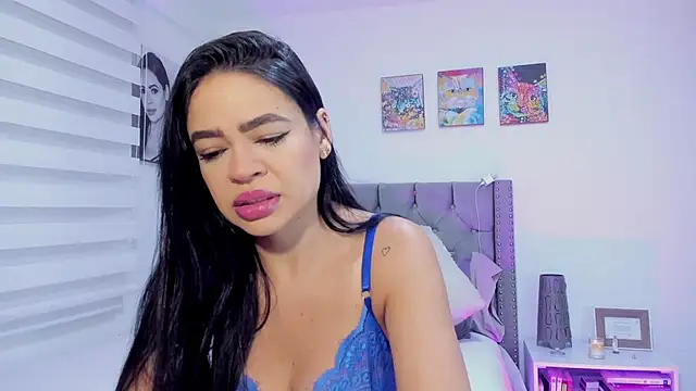 Snapshot of Sara_Leblanc chatting on 01.28.25 Sara Leblanc online show from 01.28.25