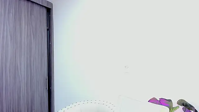 Snapshot of Sara_Leblanc chatting on 02.21.25 Sara Leblanc online show from 02.21.25