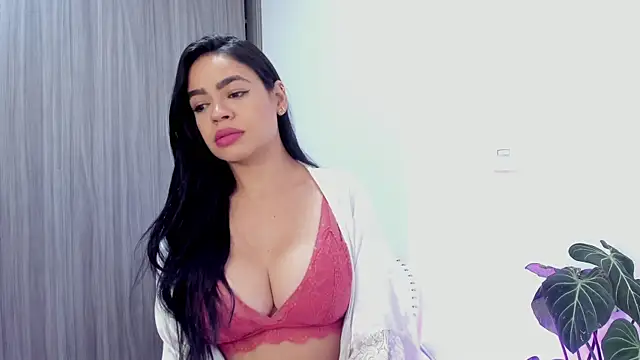 Snapshot of Sara_Leblanc chatting on 02.25.25 Sara Leblanc online show from 02.25.25