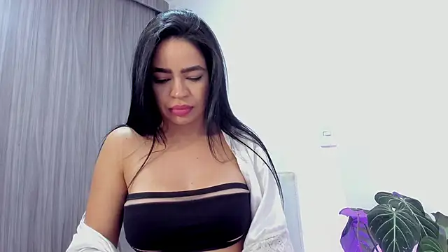 Snapshot of Sara_Leblanc chatting on 02.26.25 Sara Leblanc online show from 02.26.25