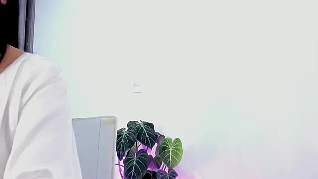 Snapshot of Sara_Leblanc chatting on 03.10.25 Sara Leblanc online show from 03.10.25