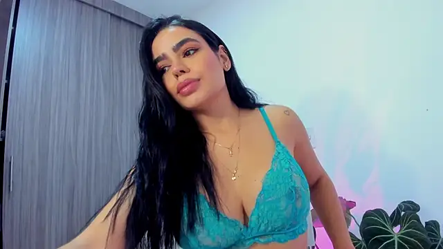 Snapshot of Sara_Leblanc chatting on 09.24.25 Sara Leblanc online show from 09.24.25