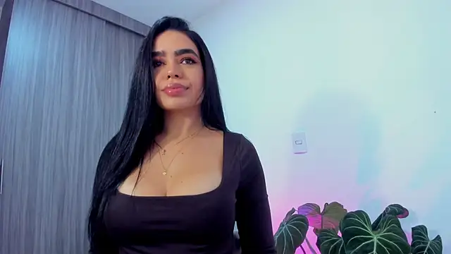 Snapshot of Sara_Leblanc chatting on 10.01.25 Sara Leblanc online show from 10.01.25