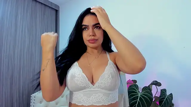 Snapshot of Sara_Leblanc chatting on 10.03.25 Sara Leblanc online show from 10.03.25