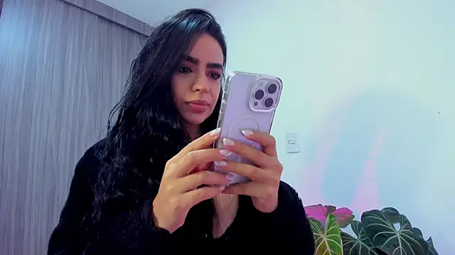 Snapshot of Sara_Leblanc chatting on 10.10.25 Sara Leblanc online show from 10.10.25