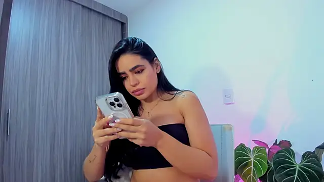 Snapshot of Sara_Leblanc chatting on 10.14.25 Sara Leblanc online show from 10.14.25