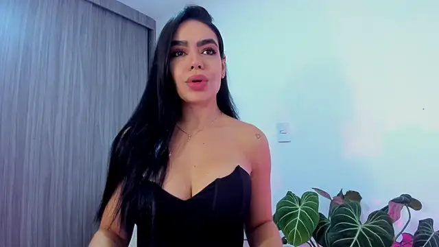 Snapshot of Sara_Leblanc chatting on 10.20.25 Sara Leblanc online show from 10.20.25