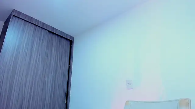 Snapshot of Sara_Leblanc chatting on 10.23.25 Sara Leblanc online show from 10.23.25