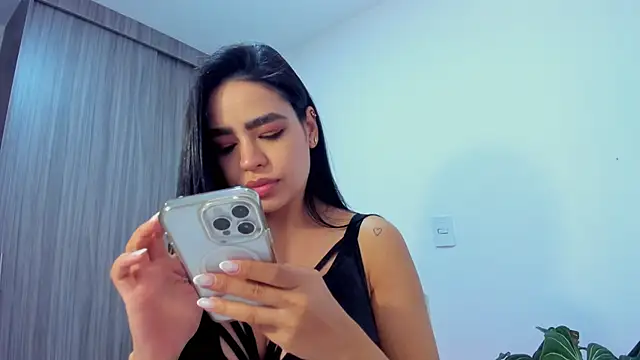 Snapshot of Sara_Leblanc chatting on 11.11.25 Sara Leblanc online show from 11.11.25