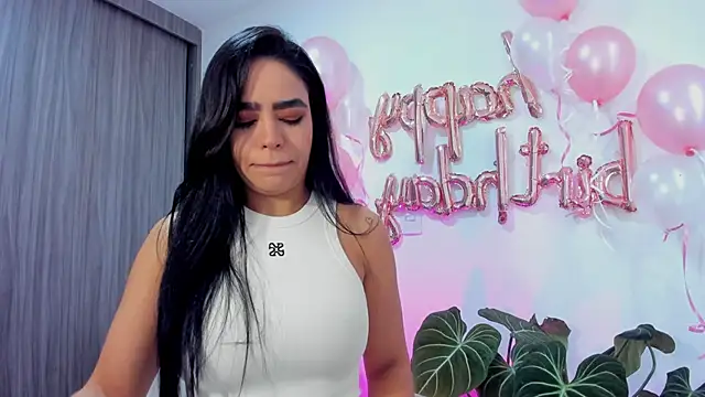 Snapshot of Sara_Leblanc chatting on 11.12.25 Sara Leblanc online show from 11.12.25