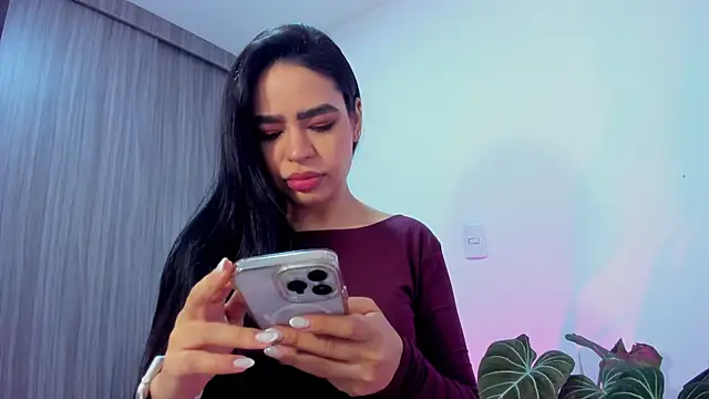 Snapshot of Sara_Leblanc chatting on 11.21.25 Sara Leblanc online show from 11.21.25