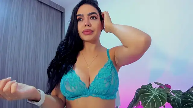 Snapshot of Sara_Leblanc chatting on 11.26.25 Sara Leblanc online show from 11.26.25