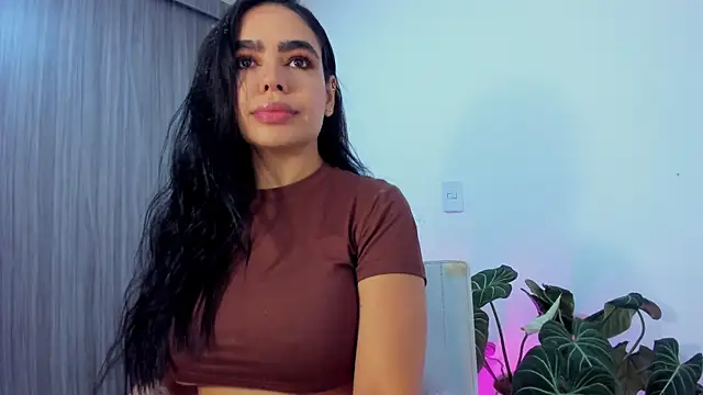 Snapshot of Sara_Leblanc chatting on 01.10.26 Sara Leblanc online show from 01.10.26