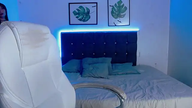 mia collens online show from 12.21.25