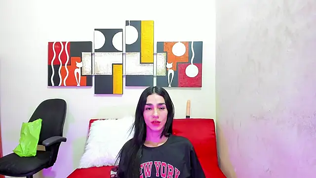 Mariana 16  online show from 02.14.25