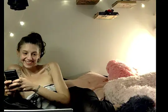 Snapshot of vavavixen chatting on 12.23.24 vavavixen online show from 12.23.24