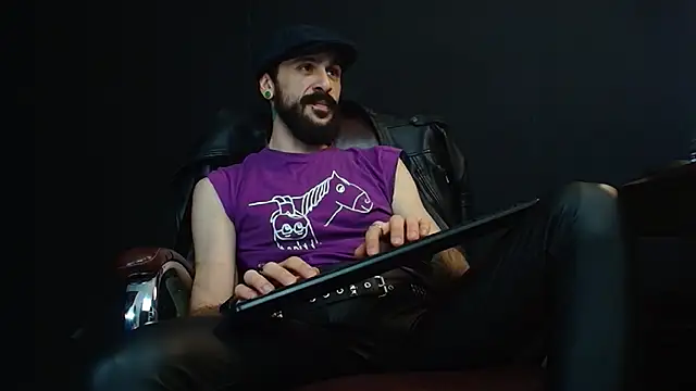 Snapshot of AxelColton chatting on 01.23.25 AxelColton online show from 01.23.25