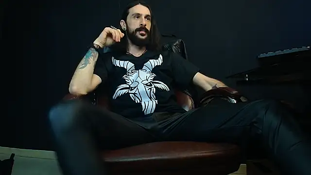 Snapshot of AxelColton chatting on 01.24.25 AxelColton online show from 01.24.25